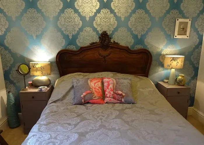 Victorian Gate House Own Bathroom