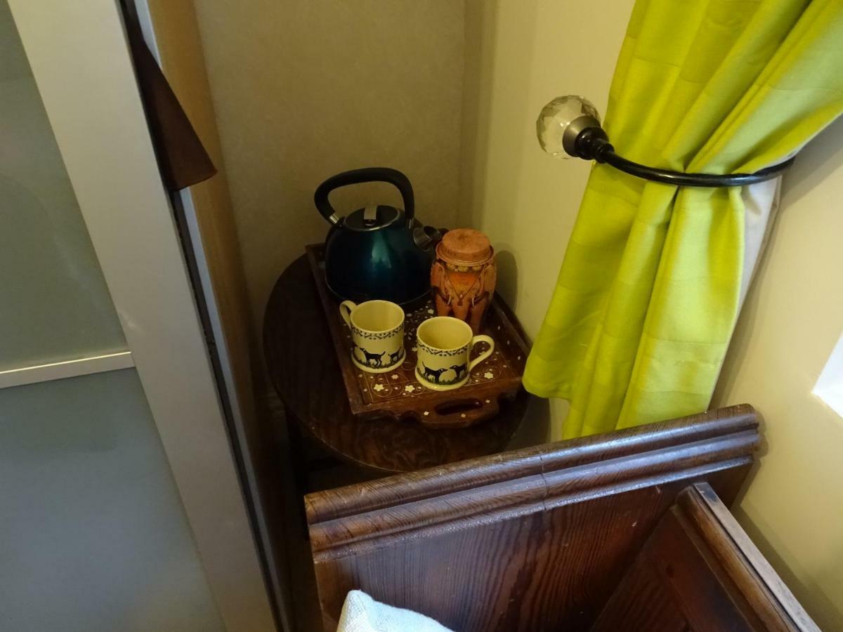 Victorian Gate House Own Bathroom * Solihull