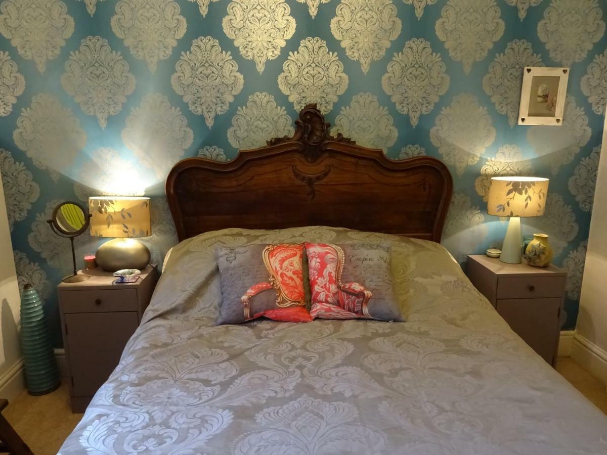 Victorian Gate House Own Bathroom * Solihull