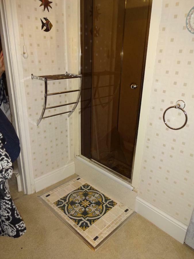 Victorian Gate House Own Bathroom * Solihull